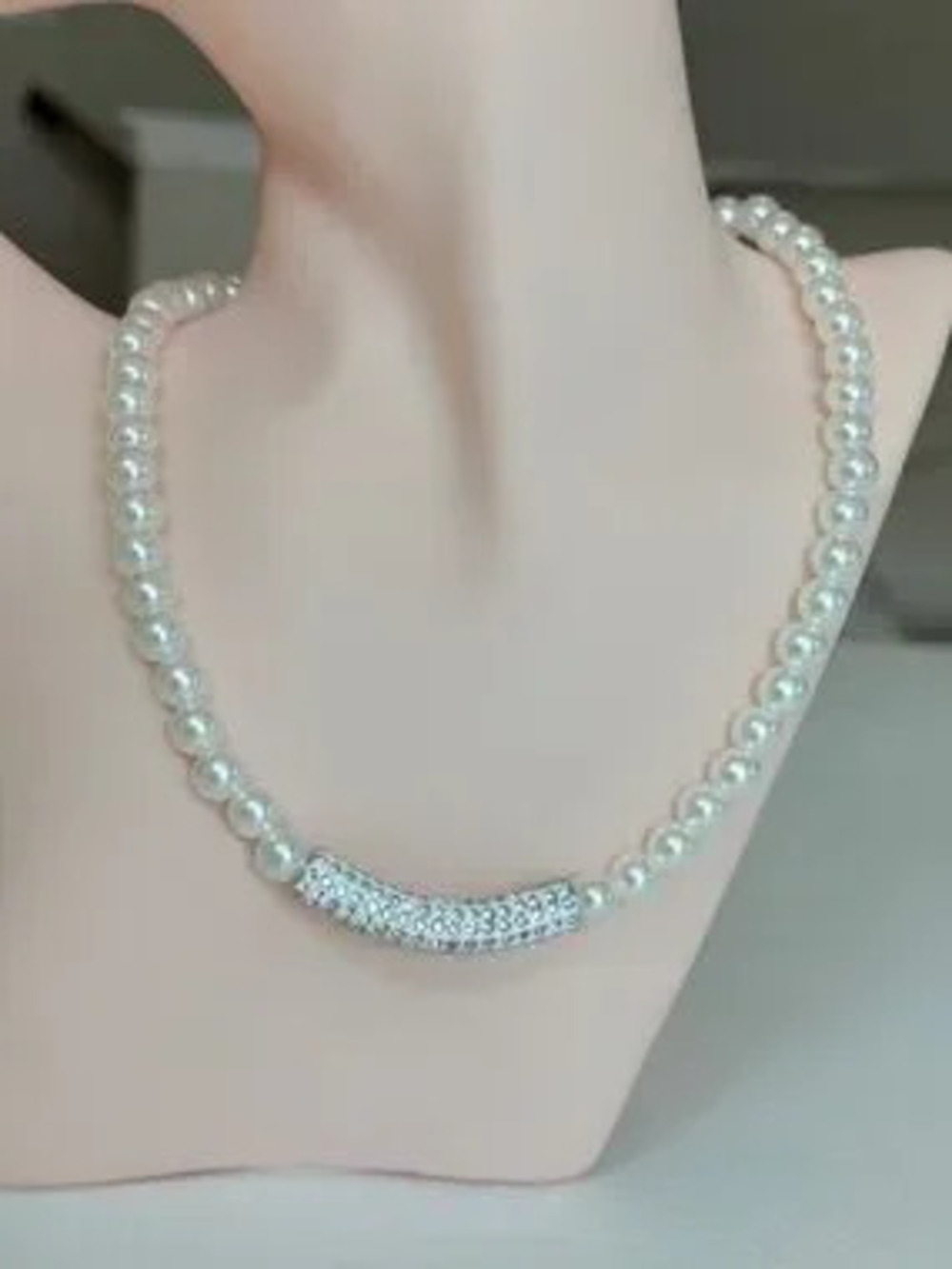 Elegant White Pearl Necklace with Crystal Accent